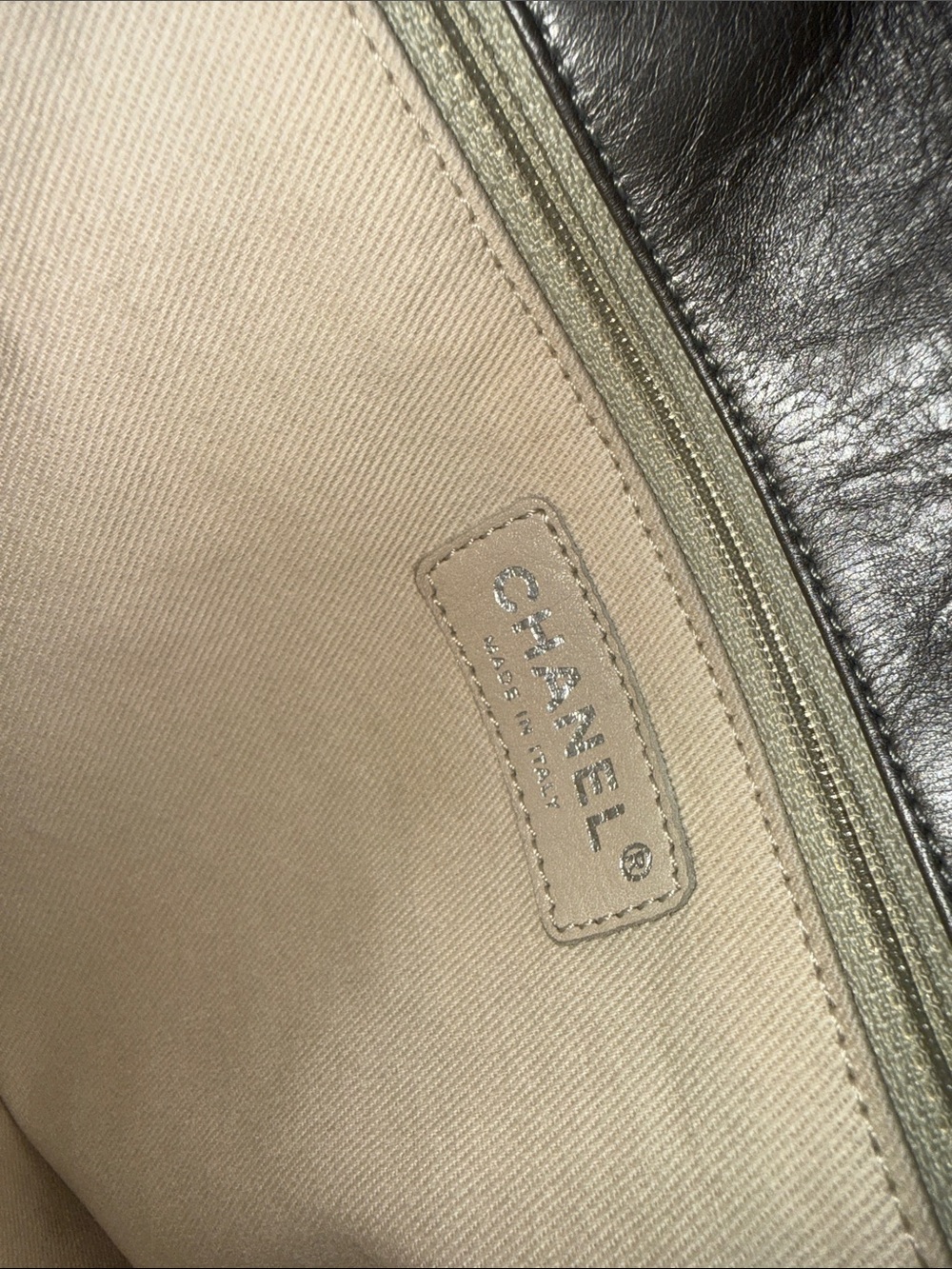 Authentic Chanel 2.55 Reissue Maxi Flap Metallic Crinkled 2011 - Picture 7 of 15